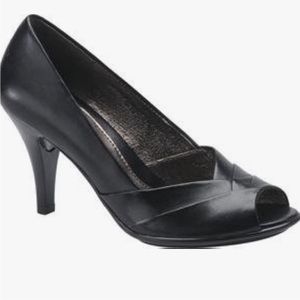 Sofft leather shoes women’s 9 New